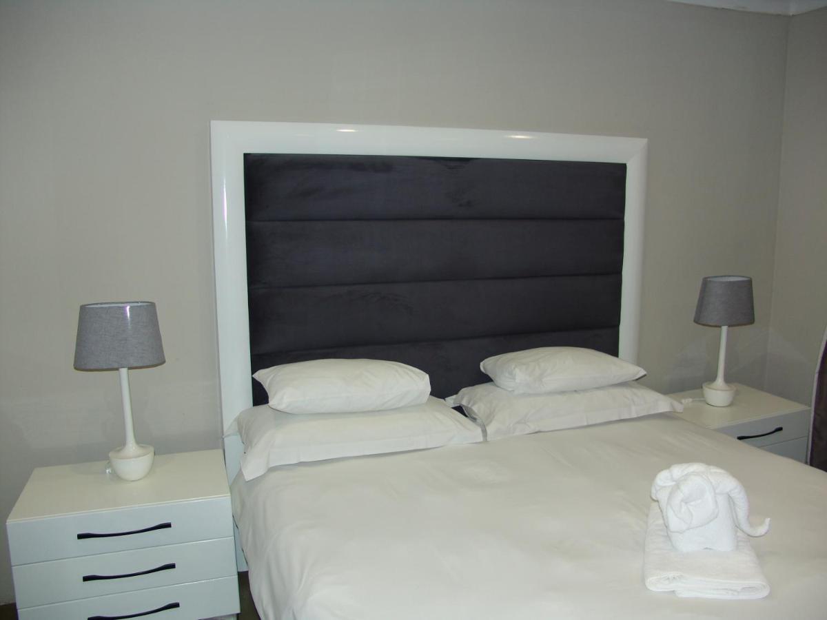 קמפטון פארק African Moon Corporate House מראה חיצוני תמונה